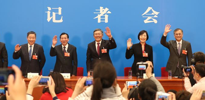 COVID-19中美国与中国有关肺炎的谎言和事实