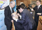 驻冰岛大使金志坚访问胡萨维奇