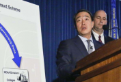 2020年，驻冰岛大使金志坚和他的妻子举行了海外华人春节招待会